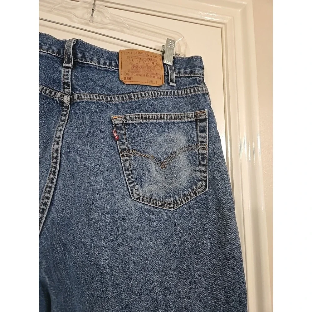 Levi's 550‎ Men's Blue Denim Shorts Distressed Relaxed Fit Size 36